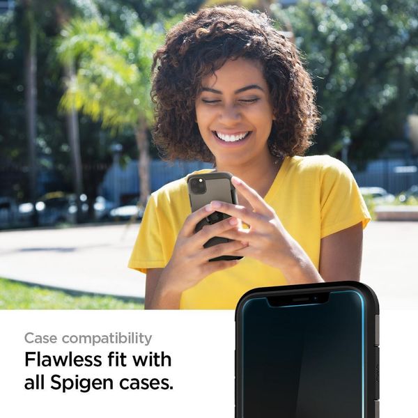 Захисне скло Spigen для iPhone 11 / XR EZ FIT GLAS.tR Screen Protector (2 шт), Clear (064GL25166) 064GL25166 фото